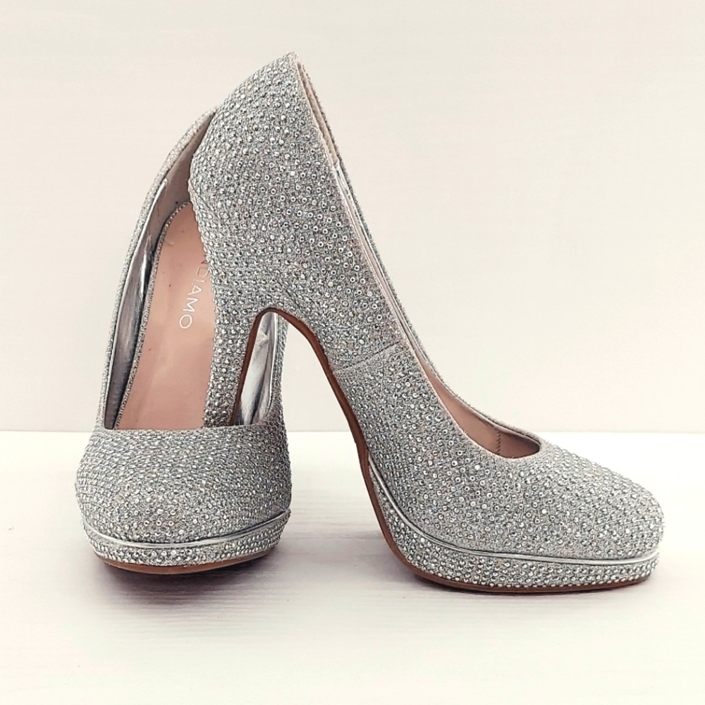 NWOT Andiamo Rhinestone Pumps